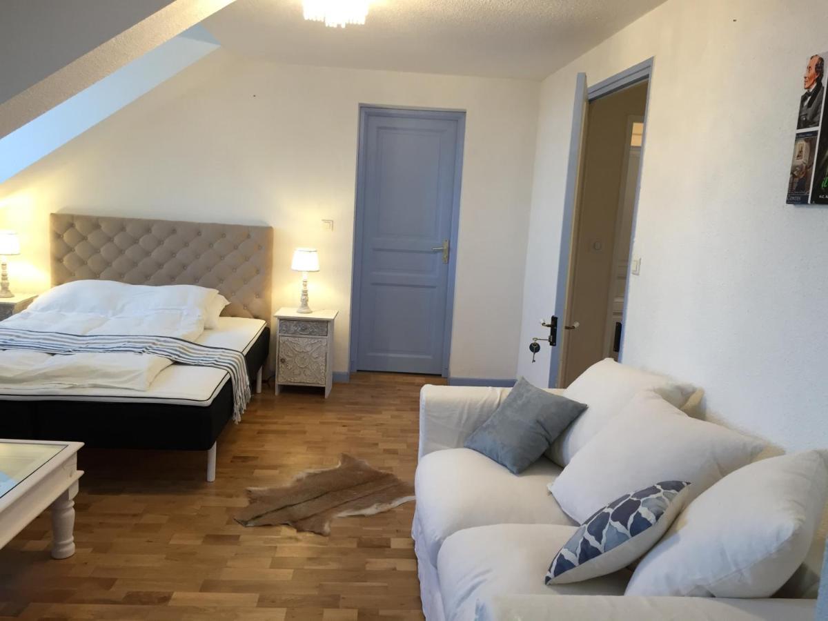 Hotel French Corréze Moulin Bleu Saint-Pantaléon-de-Larche Esterno foto