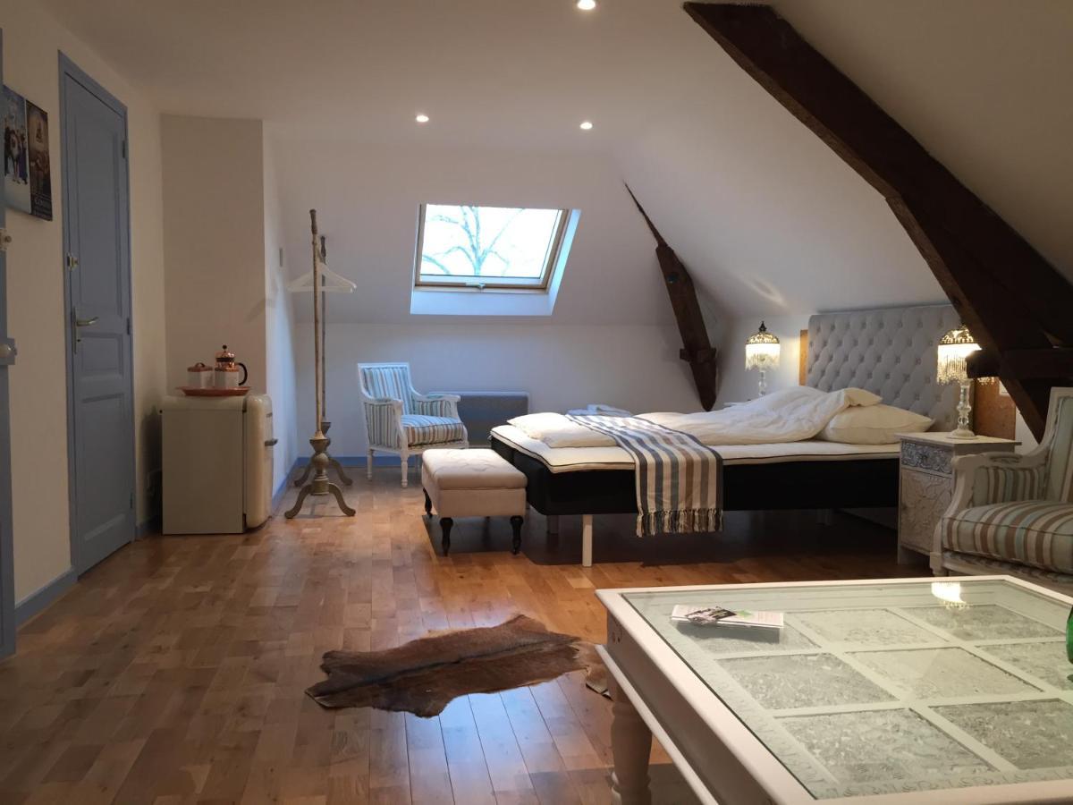 Hotel French Corréze Moulin Bleu Saint-Pantaléon-de-Larche Esterno foto