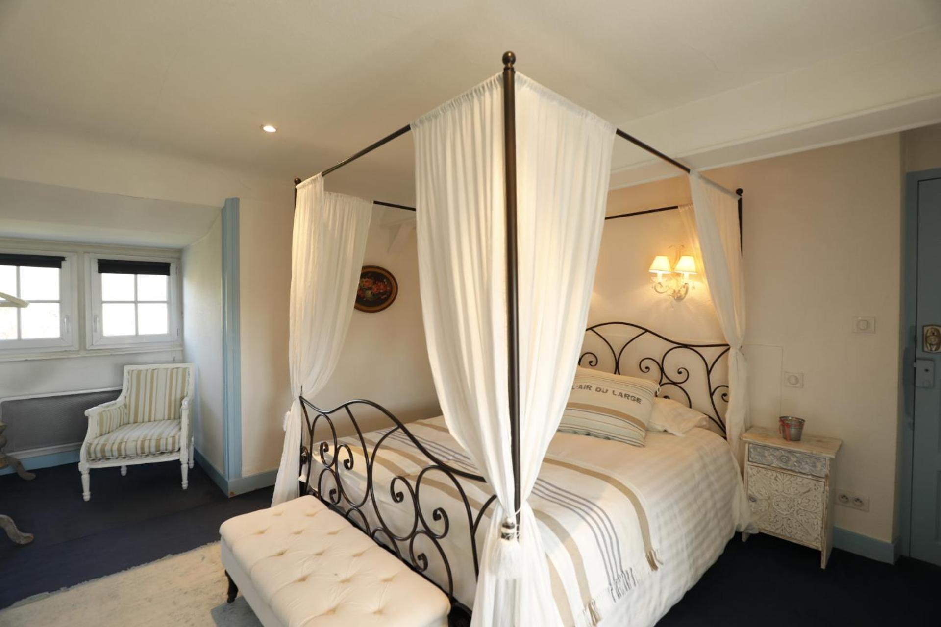 Hotel French Corréze Moulin Bleu Saint-Pantaléon-de-Larche Esterno foto