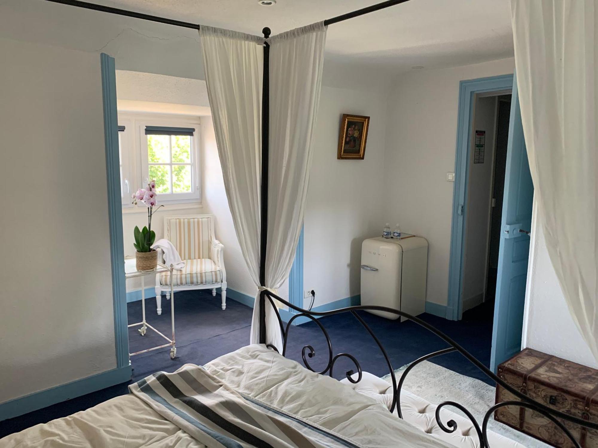 Hotel French Corréze Moulin Bleu Saint-Pantaléon-de-Larche Esterno foto