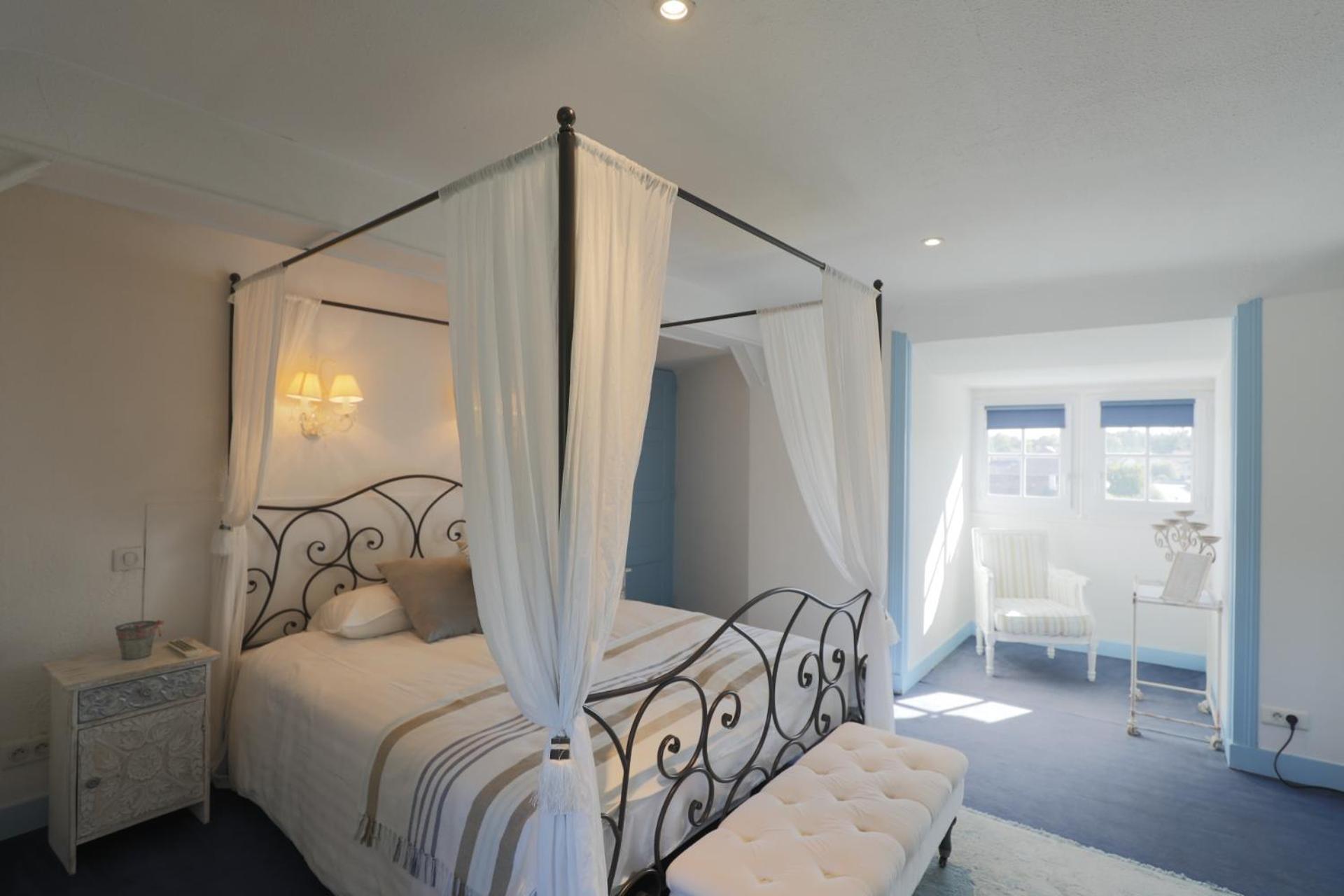 Hotel French Corréze Moulin Bleu Saint-Pantaléon-de-Larche Esterno foto