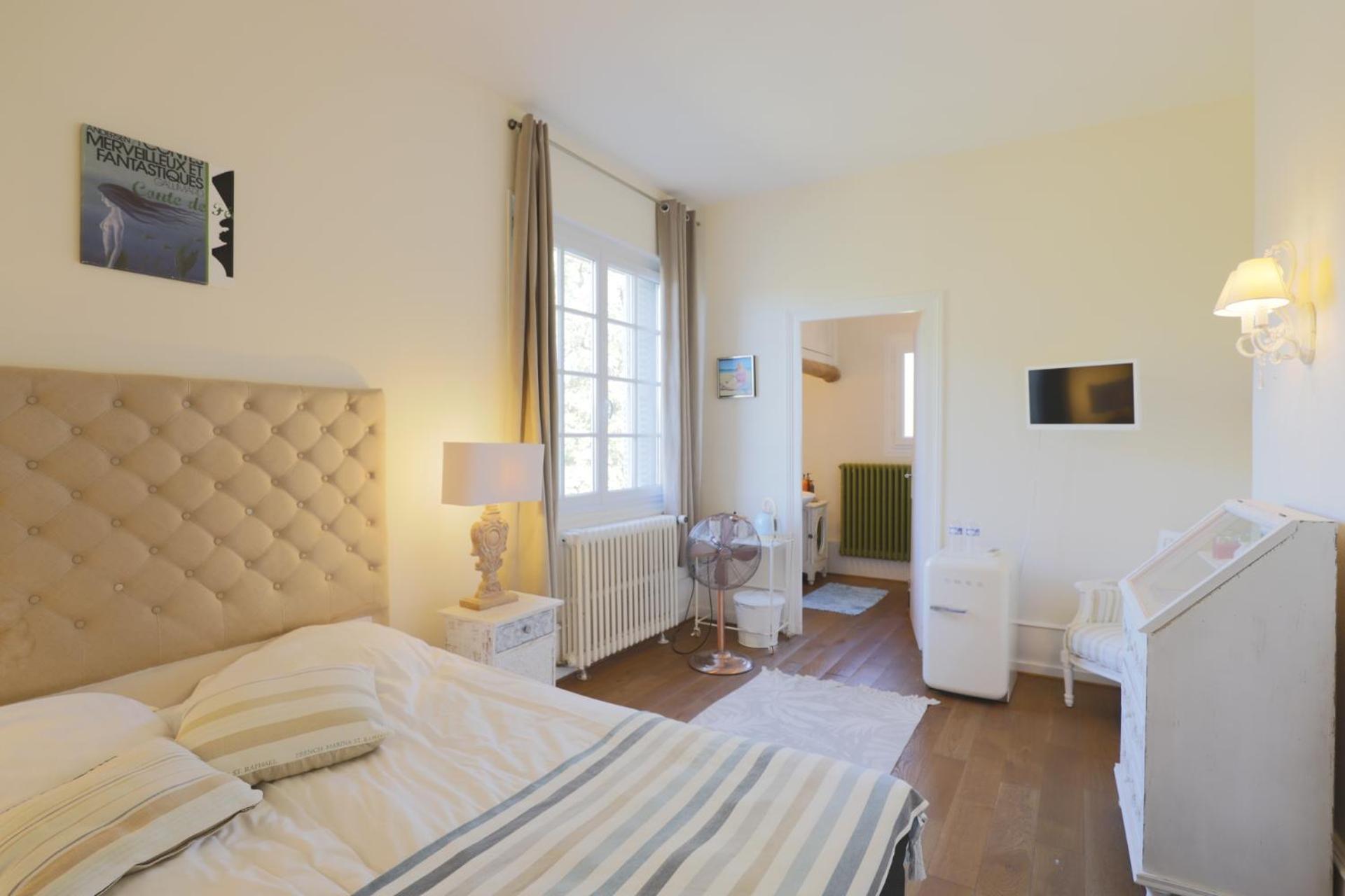 Hotel French Corréze Moulin Bleu Saint-Pantaléon-de-Larche Esterno foto