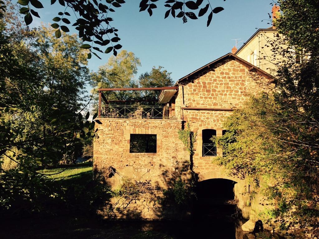 Hotel French Corréze Moulin Bleu Saint-Pantaléon-de-Larche Esterno foto