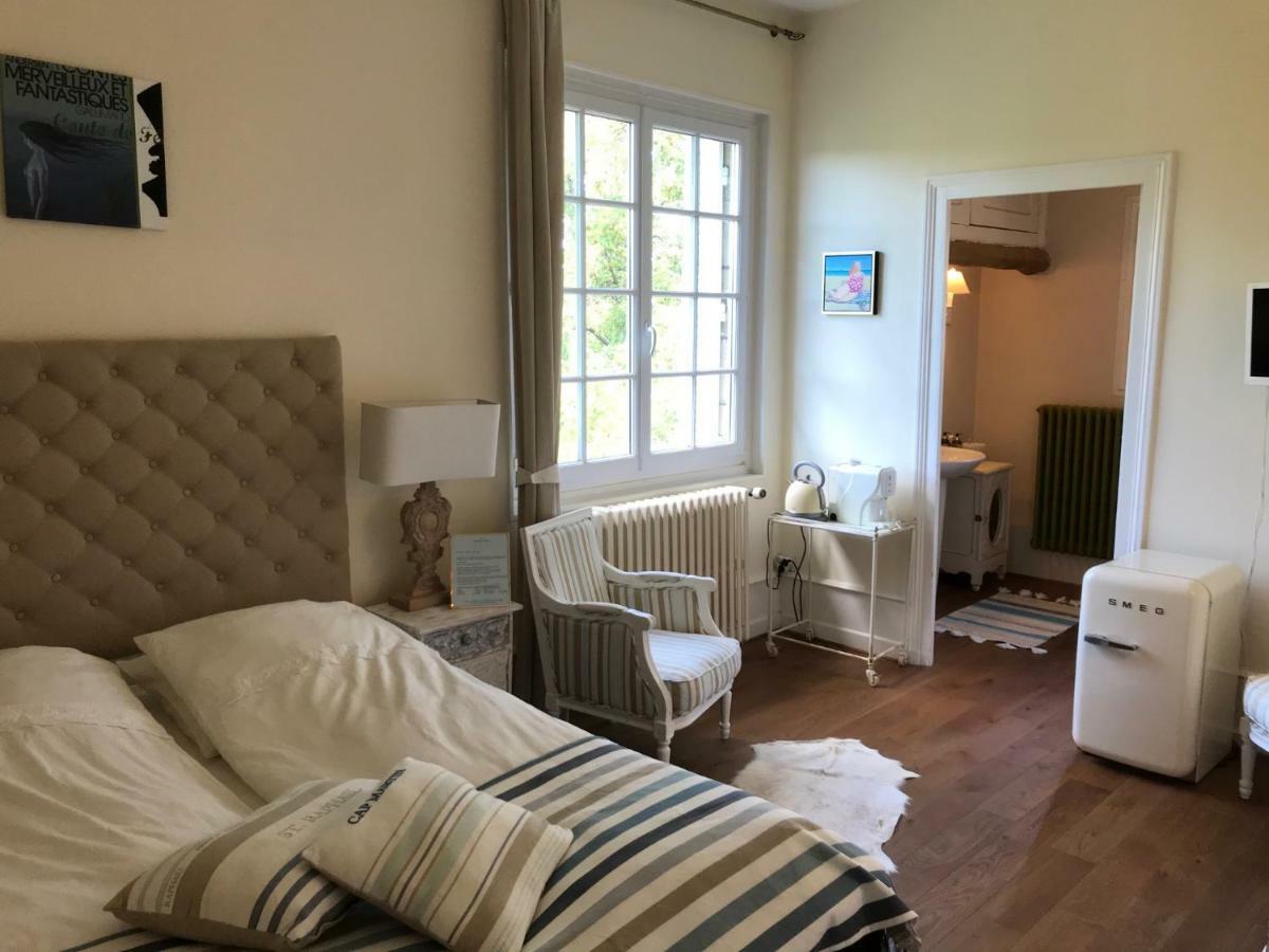 Hotel French Corréze Moulin Bleu Saint-Pantaléon-de-Larche Esterno foto
